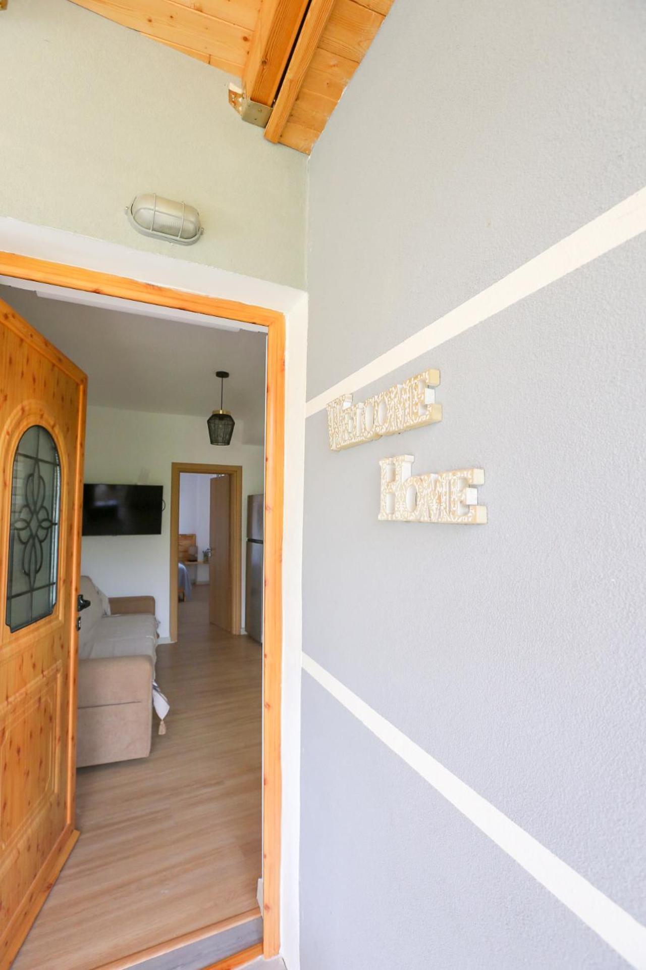 Village View Apartments Himare Esterno foto