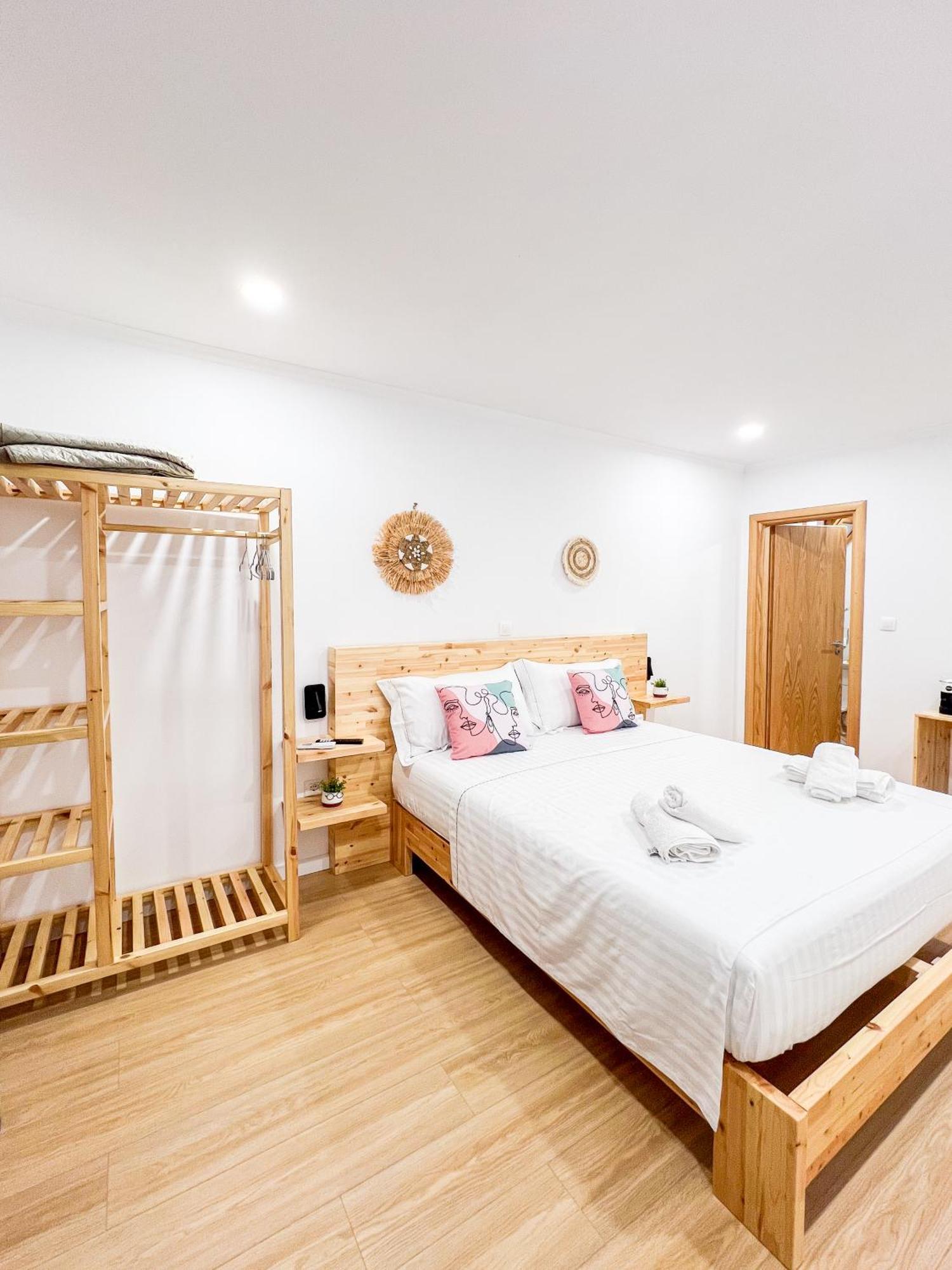 Village View Apartments Himare Esterno foto