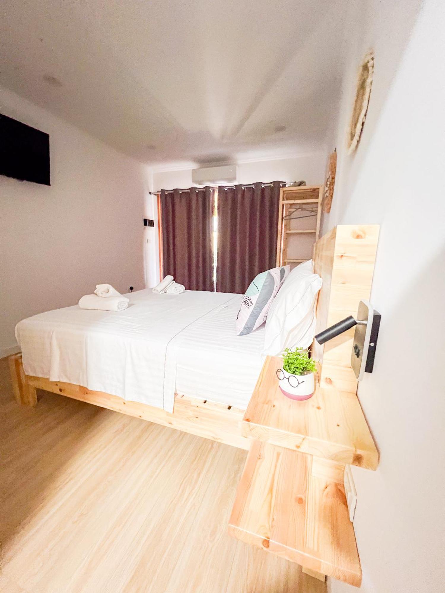 Village View Apartments Himare Esterno foto